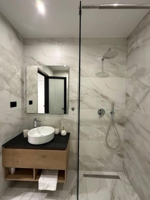 Elegant Studio - Tirana City Center Ngoại thất bức ảnh